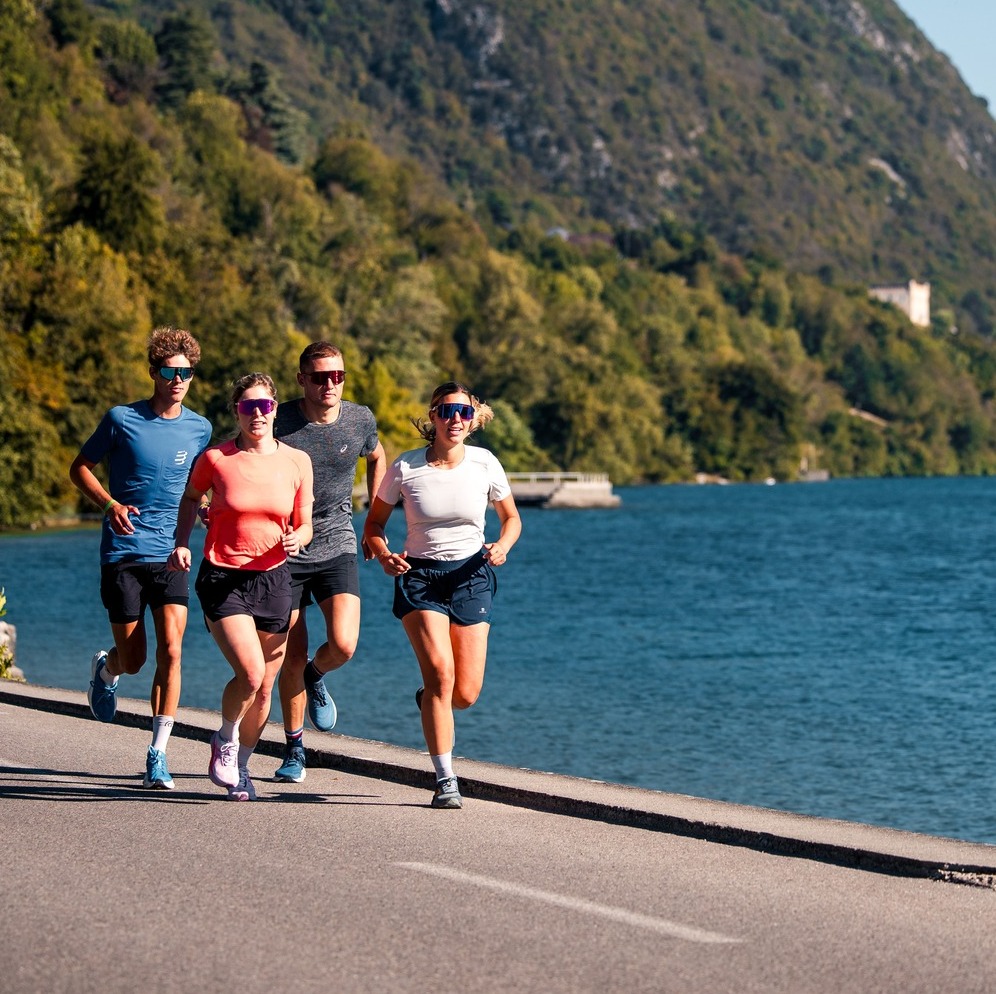 Pourquoi tu dois ABSOLUMENT participer à la 1ère édition du Running ? 🔥

🌞 Un cadre exceptionnel 🤩
Entre le Lac Léman et la Dent d’Oche, profite d’un parcours à couper le souffle. Courir n’aura jamais été aussi beau !

🚀 L’occasion de battre ton record ⏱️
Un parcours de 5 km ultra rapide, idéal pour exploser ton chrono et te dépasser 💥

🎁 Des souvenirs inoubliables 🎽
Chaque participant repart avec un t-shirt et une médaille… parce que chaque effort mérite sa récompense !

🥰 Une course pour tous 👐
5 km ou 10 km : que tu sois débutant, amateur de vitesse ou coureur confirmé, ta place est sur la ligne de départ !

👉 https://thonon-cyclingrace.fr
📸 @alanis_pic_ 

#ThononRunningRace #ThononCyclingRace #TCR #cyclosportive #running #courseapied #thononrun #run #granfondo #leman #thononlesbains #hautesavoie #gravel #route #sport #evenementsportif #lacléman #course