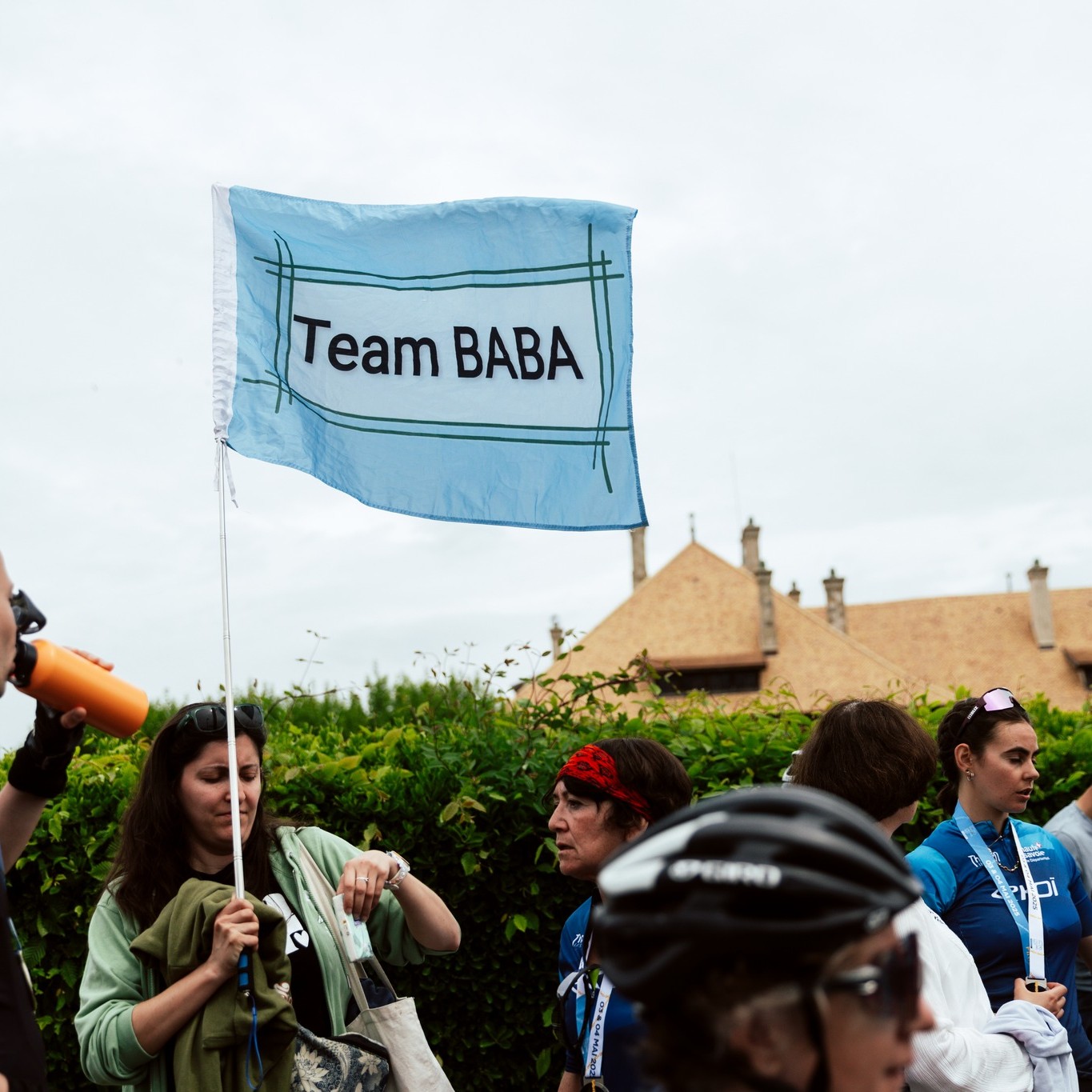 🙋Vos supporters ont du talent 🏁

📸 @puurfilm 

𝐈𝐧𝐟𝐨𝐫𝐦𝐚𝐭𝐢𝐨𝐧𝐬 & 𝐢𝐧𝐬𝐜𝐫𝐢𝐩𝐭𝐢𝐨𝐧𝐬 ⤵️
✍️ https://thonon-cyclingrace.fr

#ThononCyclingRace #TCR #cyclosportive #cyclo #Gravel #route #granfondo #leman #thononlesbains #hautesavoie