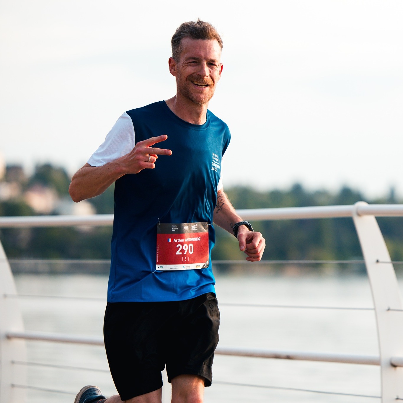En participant à notre épreuve, vous profitez de 𝗻𝗼𝗺𝗯𝗿𝗲𝘂𝘅 𝘀𝗲𝗿𝘃𝗶𝗰𝗲𝘀 𝗶𝗻𝗰𝗹𝘂𝘀 👇

👕 Un maillot ou un t-shirt collector
🎁 Cadeaux de bienvenue
⏱️ Un chronométrage individuel avec une puce personnalisé
🗺️ Fléchage complet des parcours. (hors gravel)
🏕️ Un accès au village exposants.
🚴 Une sécurisation de la course assurée par plusieurs centaines de signaleurs ainsi que des motos d'encadrement. (hors gravel)
🔧 Une assistance mécanique et sécurité en course (balais, motos ouvreuses, signaleurs...)
🚑 Une assistance médicale.
🏅 Une médaille Finisher remise à tous les participants.
🥤 Un ou plusieurs ravitaillements sur l'ensemble des parcours.
🍽️ Un ravitaillement ou repas local à l'arrivée.
🚲 Consigne vêtement et parc vélo
🧼 Un espace de lavage vélo.
🚗 Un parking véhicules
🚿 L'accès à des douches et sanitaires.
🎟️ Une participation automatique à la tombola avec de nombreux lots à gagner.
📸 L'accès aux photos officielles de l'événement.
🎉 Une remise de 10 % sur nos autres épreuves.

𝐈𝐧𝐟𝐨𝐫𝐦𝐚𝐭𝐢𝐨𝐧𝐬 & 𝐢𝐧𝐬𝐜𝐫𝐢𝐩𝐭𝐢𝐨𝐧𝐬 ⤵️
https://thonon-cyclingrace.fr

#ThononRunningRace #ThononCyclingRace #TCR #cyclosportive #running #courseapied #thononrun #run #granfondo #leman #thononlesbains #hautesavoie #gravel #route #sport #evenementsportif #lacléman #course